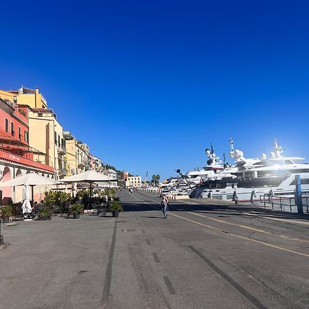 Casa Vacanza " La Rosa " Imperia Liguria Екстериор снимка