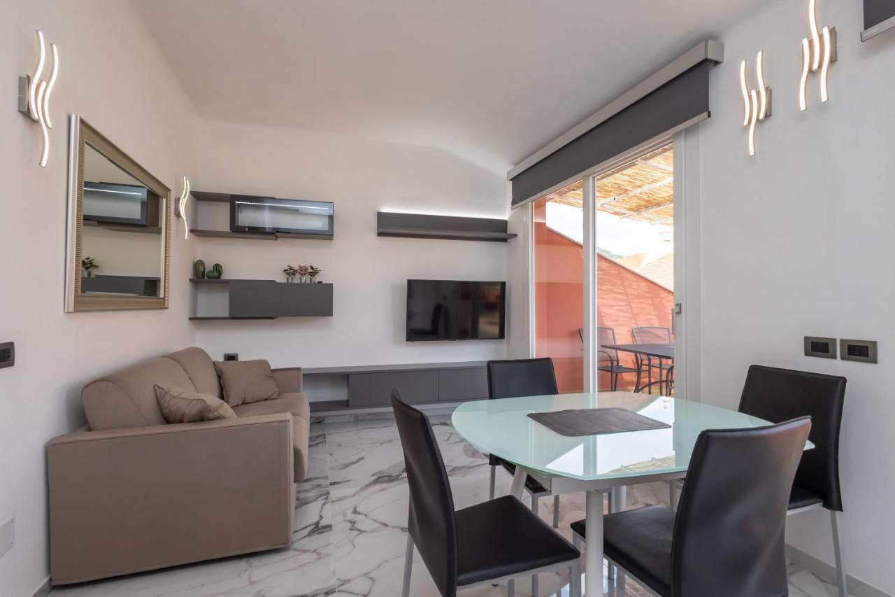 Casa Vacanza " La Rosa " Imperia Liguria Екстериор снимка