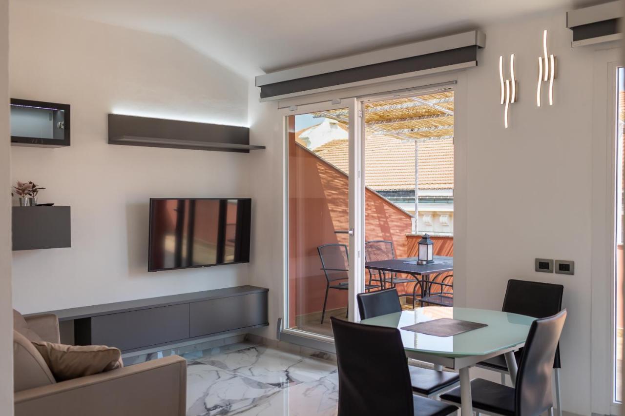 Casa Vacanza " La Rosa " Imperia Liguria Екстериор снимка